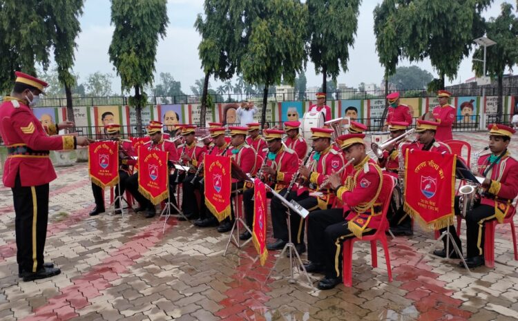  चौरीचौरा शहीद स्मारक पर पुलिस बैंड बजाकर शहीदों को किया गया नमन