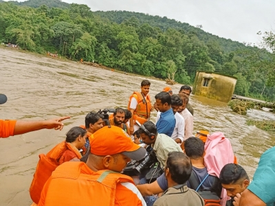 केरल बाढ़: मृतकों की संख्या 35 तक पहुंचने के साथ ही आरोप-प्रत्यारोप का दौर शुरू